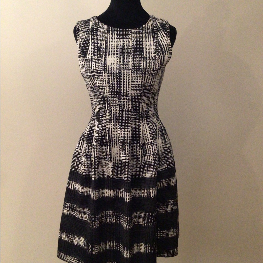 Vince Camuto Dress. Size 4. Black/Gray with pockets. Flattering fit.  Worn twice